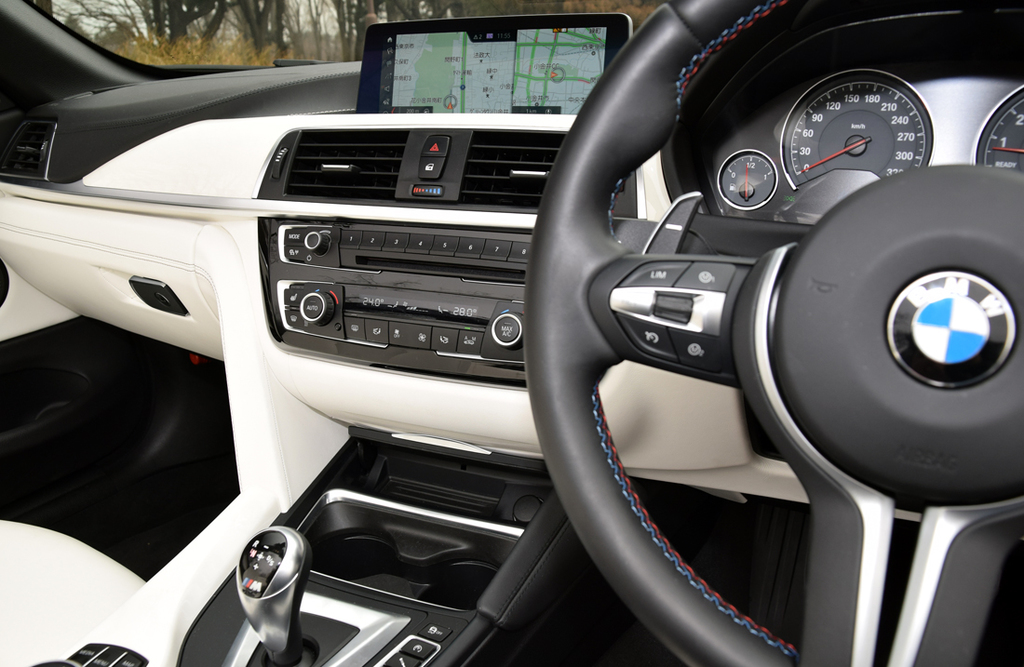 Ｍ４カブリオレのセンターコンソール