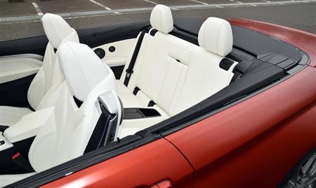 足元のスペースもしっかりと確保されたリヤシート