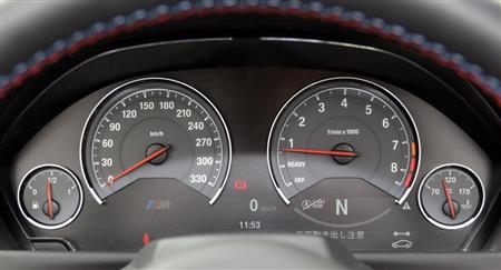 ３３０キロまで刻まれたスピードメーター