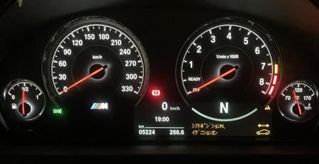 夜間のメーター類