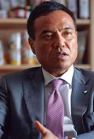 サントリーホールディングス代表取締役社長 新浪剛史氏●1981年、三菱商事入社。91年ハーバード大学経営大学院修了。2002年ローソン社長に就任。14年10月から現職