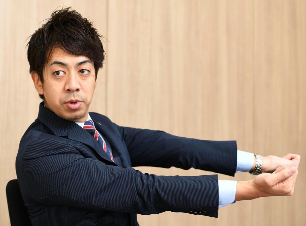 公認会計士となり、引退したスポーツ選手のキャリア形成も支援している＝東京都千代田区（酒巻俊介撮影）
