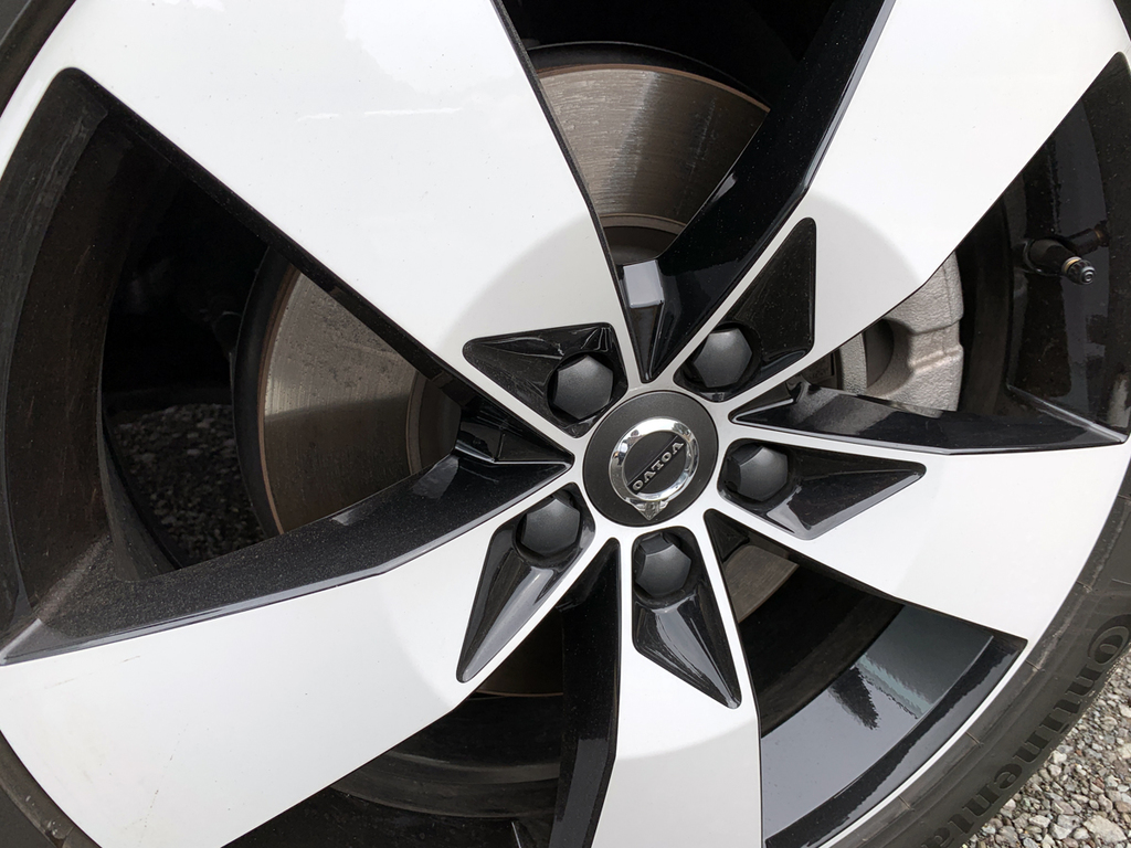 ５スポークの１９インチホイール