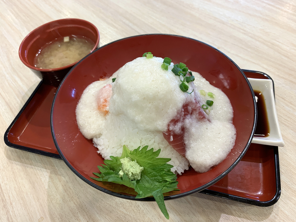 足柄ＳＡで食べた富士山がモチーフの海鮮丼