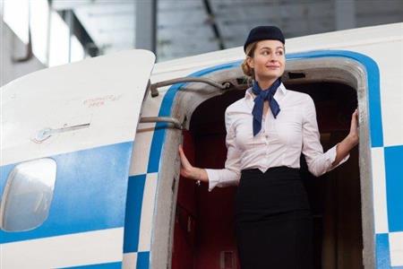 女性客室乗務員向けに「メーク」のドレスコードを緩和した航空会社も（写真は記事と関係ありません）