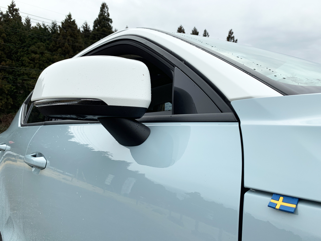 こんなところにスウェーデン国旗が…ミニに負けない愛国心がデザインに表われている