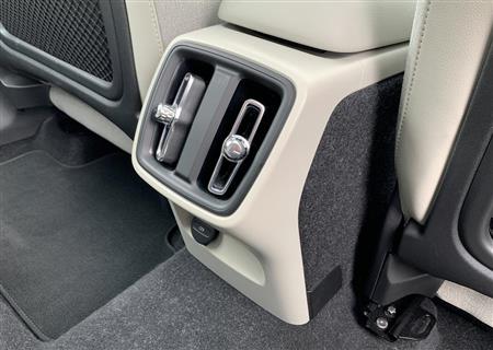 後席用の吹き出し口も個性的