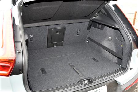 ラゲッジルームがこれだけ大きければ不便はなさそう