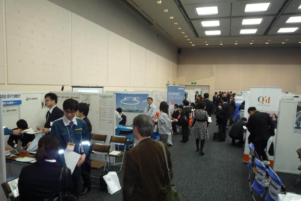 大阪市内で開催された「原子力産業セミナー」。原子力関連業界への就職を目指す学生が訪れた＝３月
