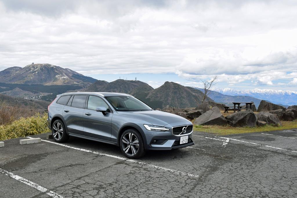 ボルボのＶ６０クロスカントリーと箱根の山