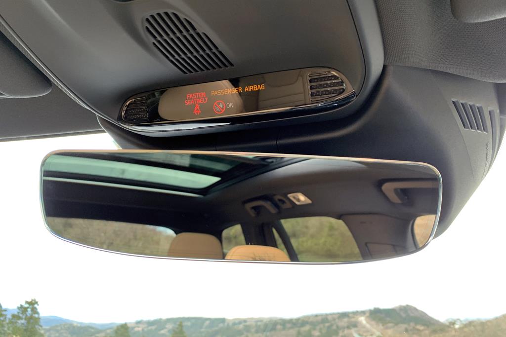 フレームレスのお洒落なミラー