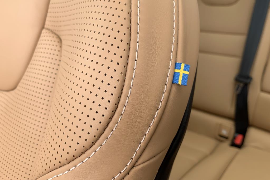 シートにあしらったスウェーデン国旗