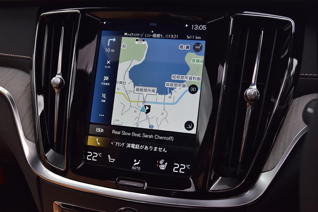 センタークラスターに配置した大型モニター