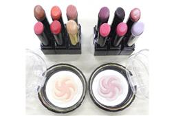 「コフレドール」春の新色。左がイエベ用の口紅とほお紅、右がブルベ用。比べてみれば色傾向が一目瞭然