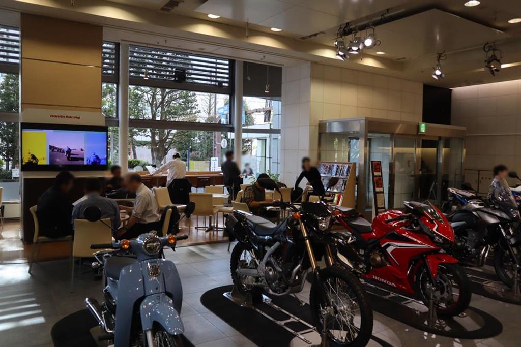 ウエルカムプラザのカフェスペース