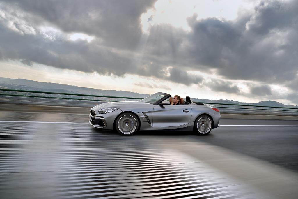 新型のＢＭＷ「Ｚ４」