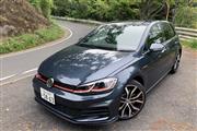 ヤビツ峠とＧＴＩ。対向車とすれ違うのは不可能なほど道幅が狭い区間が所々ある
