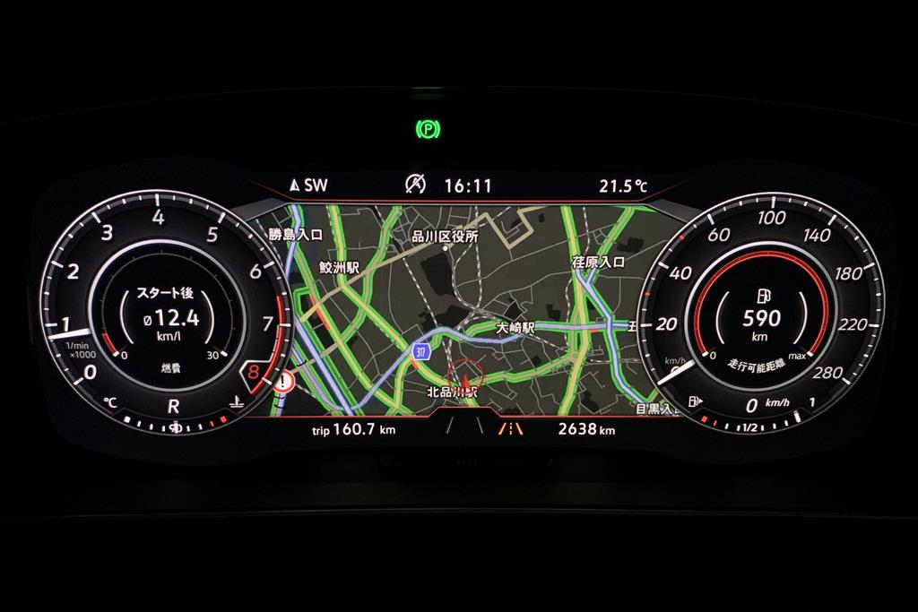 メーターパネルは従来のアナログ型に代わり１２．３インチのフルデジタルメーターを採用