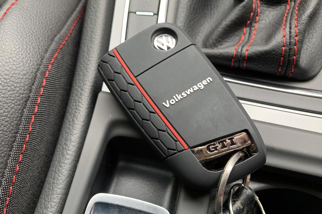 エントリーキーにもラバー素材のハニカム柄