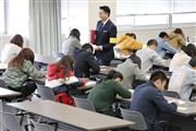 日本で働きたいと希望する外国人を対象に実施された、初の特定技能試験＝４月１４日、東京・霞が関