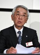 会見に臨むレオパレス２１の深山英世社長＝１０日午後、東京都中央区（川口良介撮影）