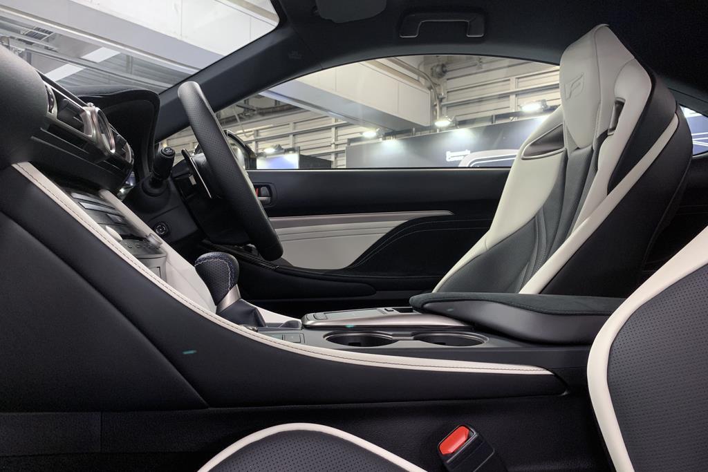 レクサスＲＣＦのインテリア（筆者撮影）