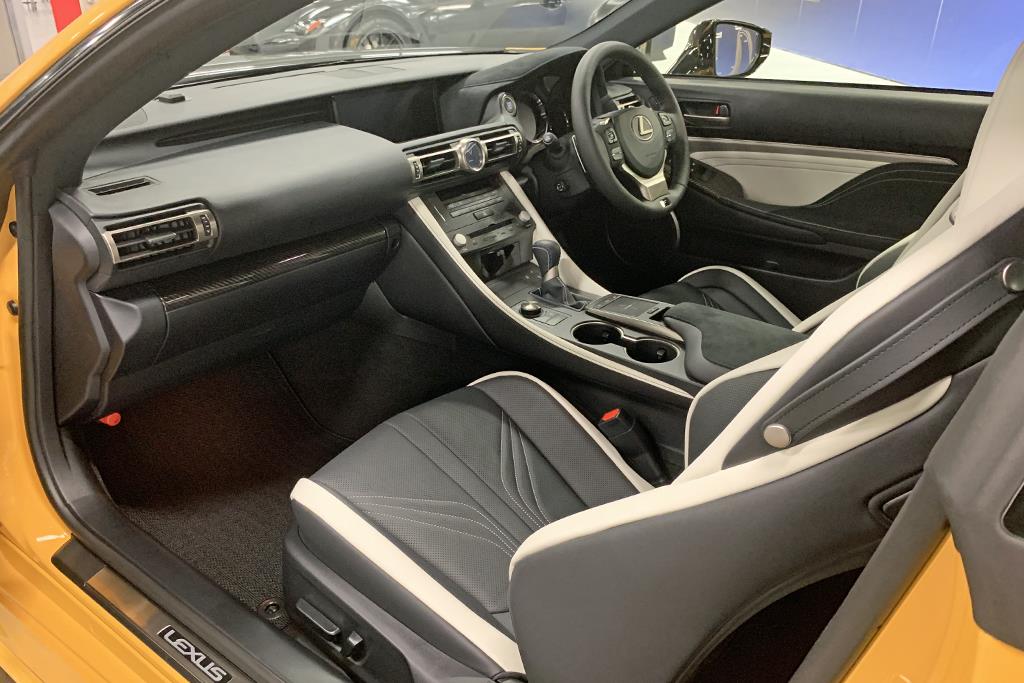 レクサスＲＣＦのインテリア（筆者撮影）