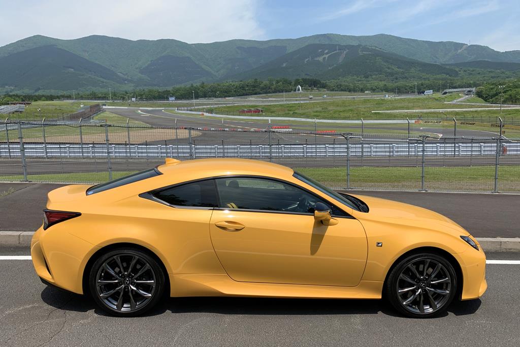 富士スピードウェイとサーキット走行の前に周辺で試乗したレクサスＲＣ（筆者撮影）