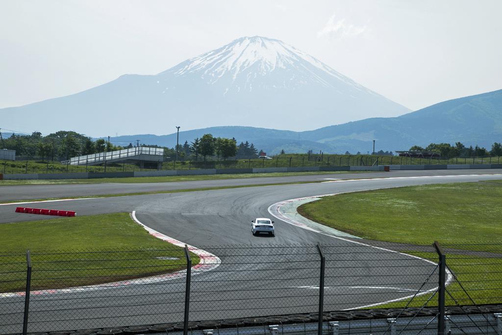 富士スピードウェイを走るレクサス・ＲＣＦ（オフィシャル写真）