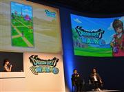 スマートフォン向けゲーム「ドラゴンクエストウォーク」について発表するゲームデザイナーの堀井雄二さん（左）ら＝３日、東京都港区