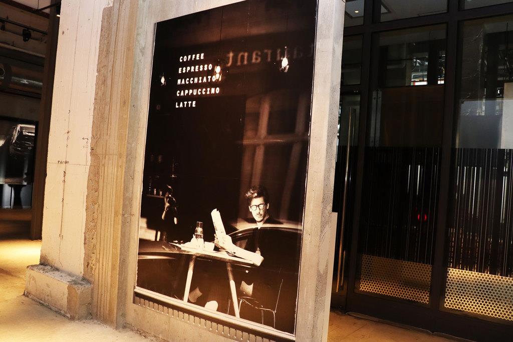 会場の壁に貼られた写真にもこだわり