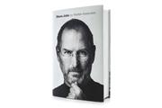 アップル共同創業者、スティーブ・ジョブズ氏の伝記。ジョブズ氏は生前、黒のタートルネックにジーンズ、足元はスニーカーというスタイルを貫いた（Getty Image）