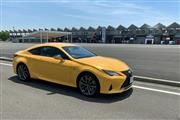 ＲＣ３５０「Ｆスポーツ」でサーキット敷地内の道路を走行