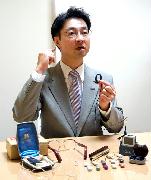 補聴器事業に１４年携わってきたパナソニック補聴器の光野之雄さん。ユーザーの意見を製品開発に生かしてきた＝東京都千代田区