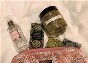 愛用のケアグッズ。左から、JILLSTUARTのヘアオイル、SPA CEYLONのフットスクラブ、TWIG&COの抹茶スクラブ（本人提供）