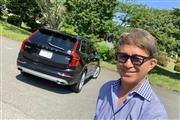 ボルボXC90のディーゼルモデルと木下隆之さん
