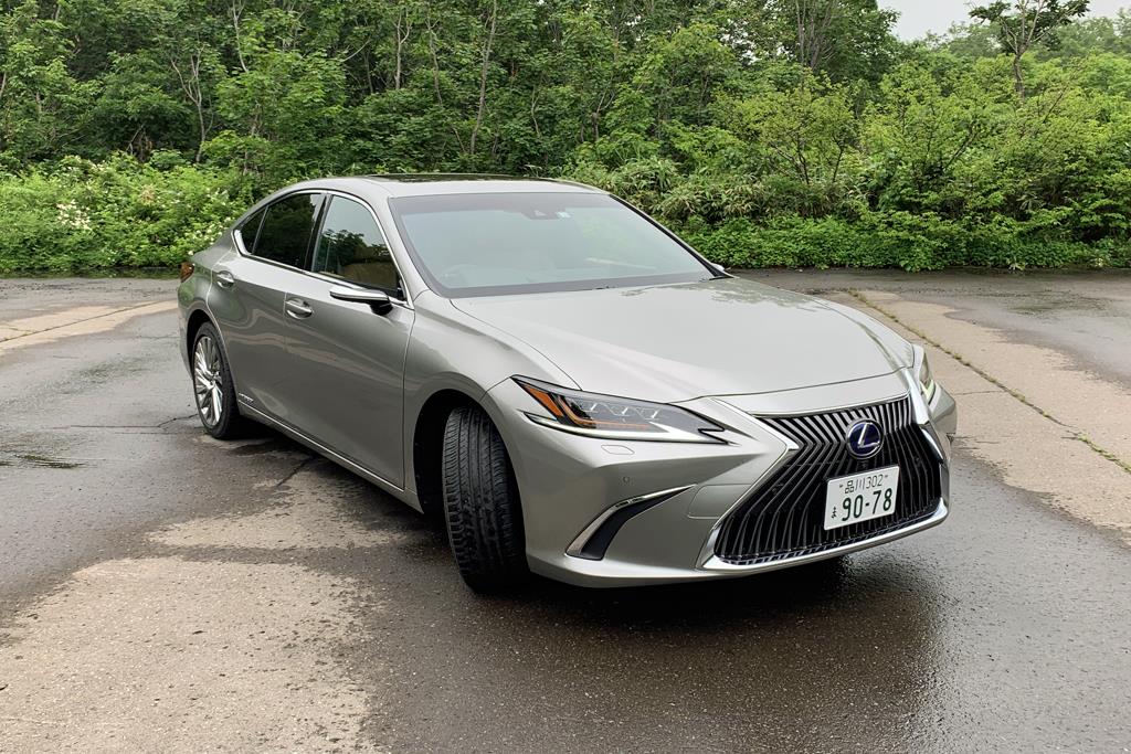 レクサスのミッドサイズセダンES