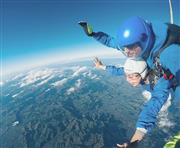 ニュージーランド北島の最高高度からのスカイダイビングはまるで世界を我が物にした気分!?（本人提供）