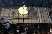 米アップルの店舗＝６月１５日、米カリフォルニア州サンタモニカ（ＡＰ）