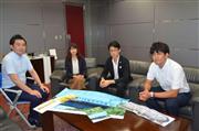 「ラビュー」プロジェクトチームメンバーの（左から）賀田課長補佐、大山さん、饗庭主任、牛塚主任