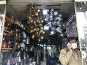 金物店らしきお店には素材や形もさまざまなやかんが売られていました（本人提供）