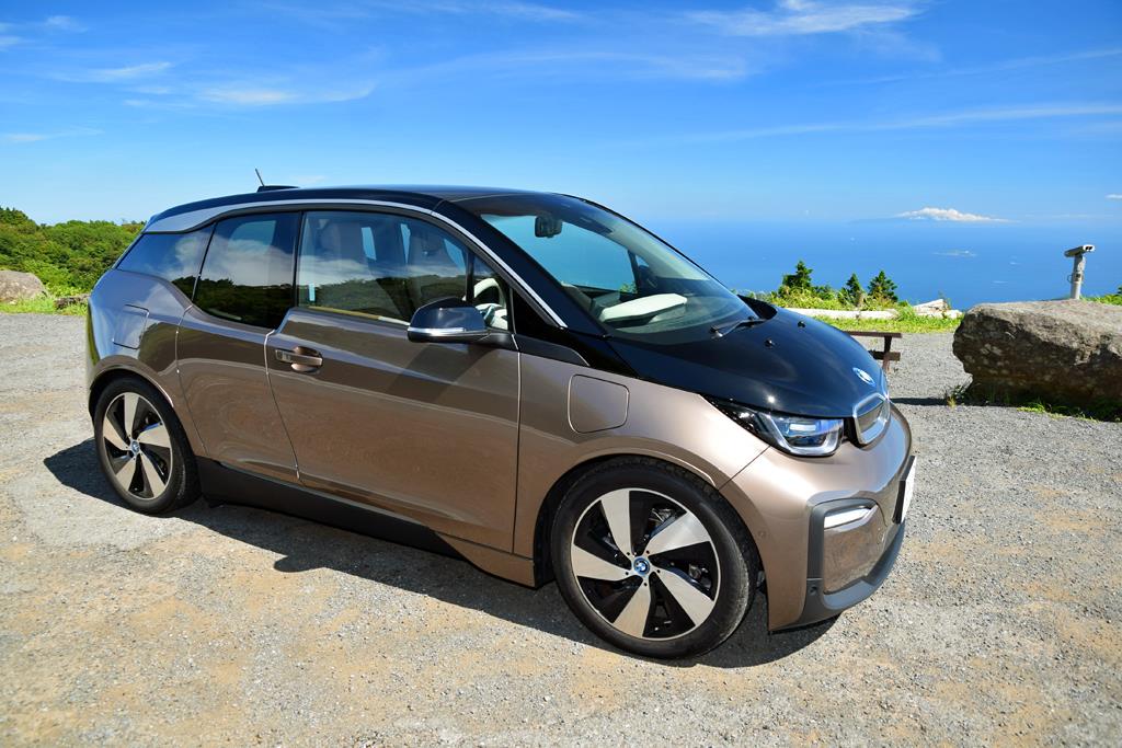 i3とターンパイクから望む初島