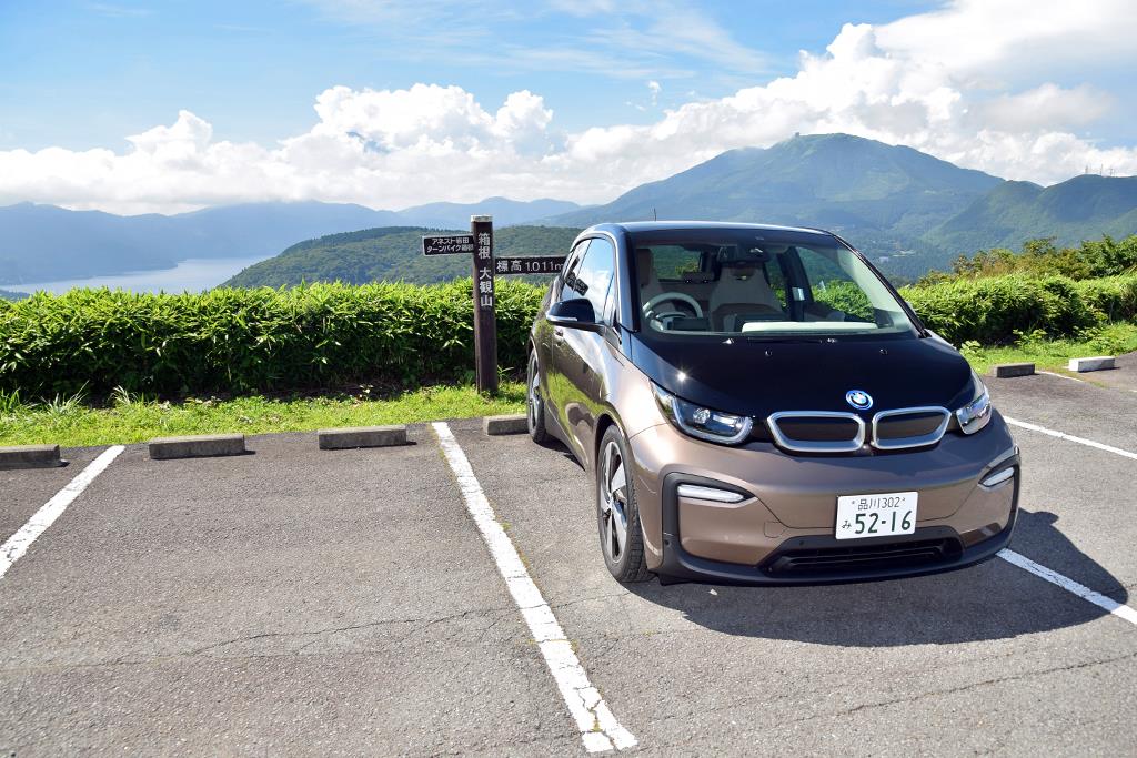 大観山展望台から眺める芦ノ湖とi3