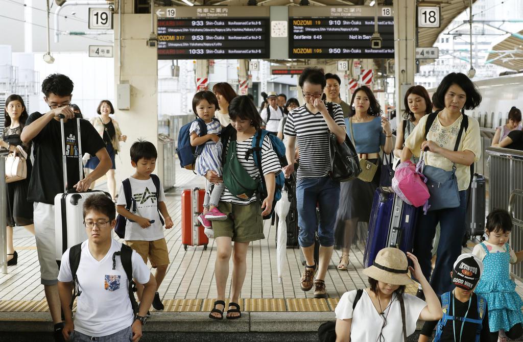 お盆ｕターンに台風１０号が直撃 東京駅混雑 Sankeibiz サンケイビズ 自分を磨く経済情報サイト