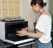 電子レンジを使った調理は熱中症対策だけでなく、家事の負担減にもなりそうだ（三尾郁恵撮影）