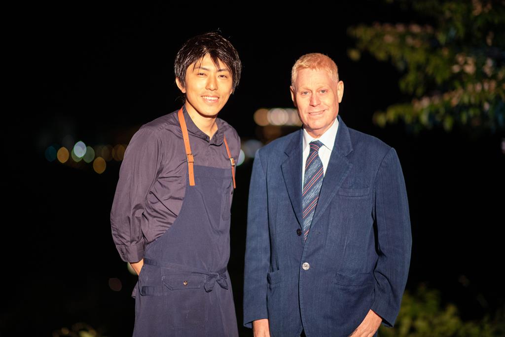 目黒浩太郎シェフと東洋文化研究家のアレックス・カー氏