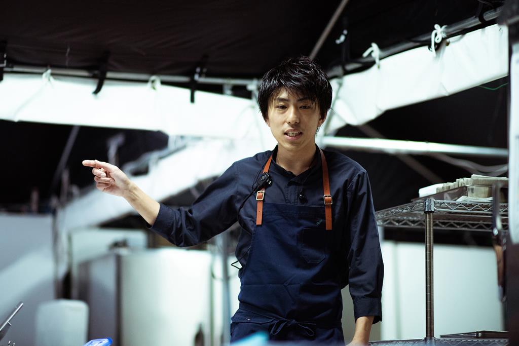 今回の料理人を務めた魚介フレンチのスペシャリスト、目黒浩太郎シェフ