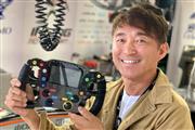 スーパーフォーミュラのステアリングと木下隆之さん