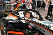 スーパーフォーミュラのコックピットに収まる木下隆之さん
