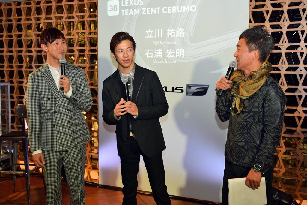 石浦宏明選手（左）と木下隆之さん（右）。中央は立川祐路選手（写真・大竹信生/SankeiBiz編集部）